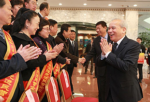 江南体育在线(中国)官方网站被全国工商联、人力资源社会保障部、全国总工会联合授予“全国就业与社会保障先进民营企业”称号
