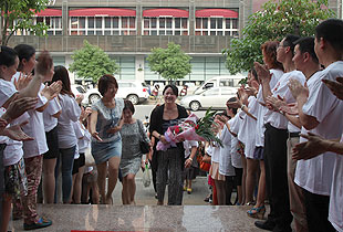 江南体育在线(中国)官方网站董事常务副总裁劳嘉赴湖南常德市场考察指导