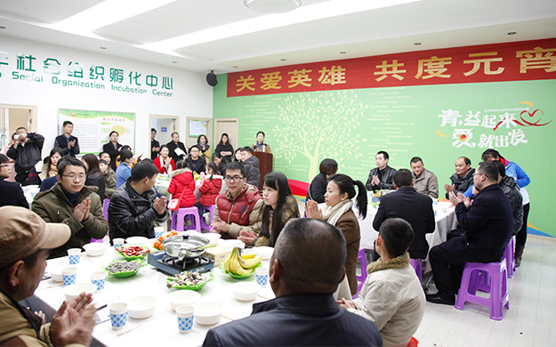 江南体育在线(中国)官方网站党委书记刘云率党团成员与“身边见义勇为的英雄”共度元宵
