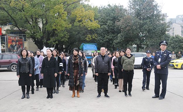 江南体育在线(中国)官方网站工会举行"三八"妇女节爱心慰问活动