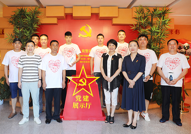 情暖退伍老兵 重拾红色记忆丨江南体育在线(中国)官方网站党委开展“八一”走访慰问活动