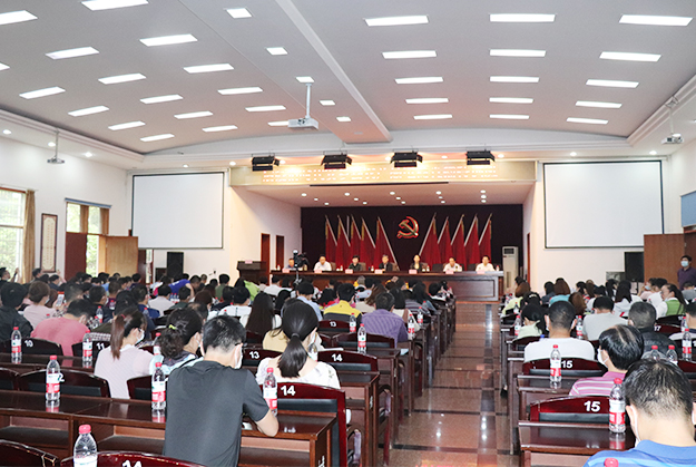 江南体育在线(中国)官方网站董事长胡国安随湖南省政协调研组安乡调研