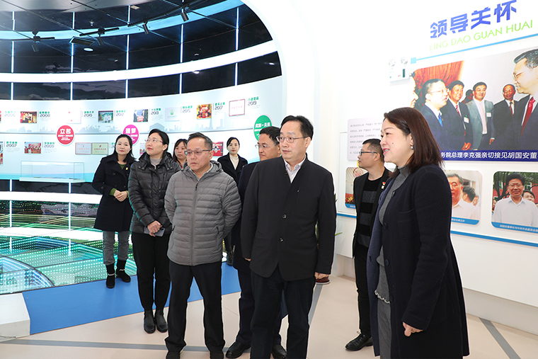湖南省科技厅副厅长鲁先华一行莅临江南体育在线(中国)官方网站调研指导